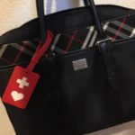 バーバリーのカバンにヘルプマーク